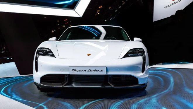 Endlich ein voll-elektrischer Porsche: Erfahren Sie alles über den neuen Porsche Taycan